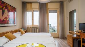 Minibar, Zimmersafe, Schreibtisch, kostenloses WLAN