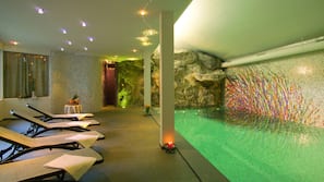 Indoor pool, sun loungers