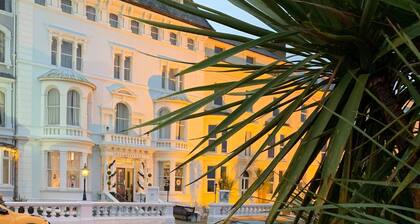 Iris Hotel