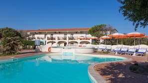 Outdoor pool, pool umbrellas, sun loungers