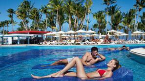 4 piscinas al aire libre, sombrillas, tumbonas