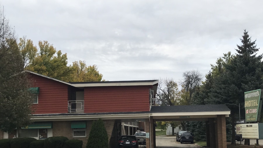 McGoverns Hotel and Suites