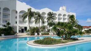 Outdoor pool, open 9:00 AM to 7:00 PM, pool umbrellas