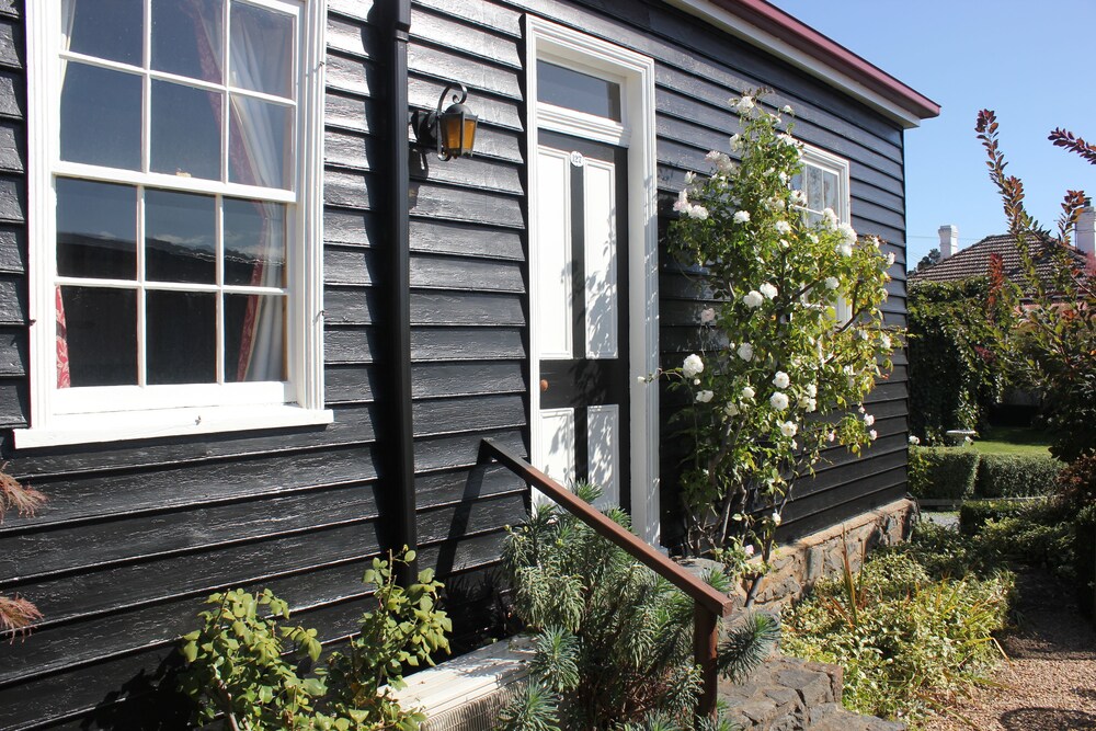 Alice S Cottages Launceston Aus Best Price Guarantee Lastminute