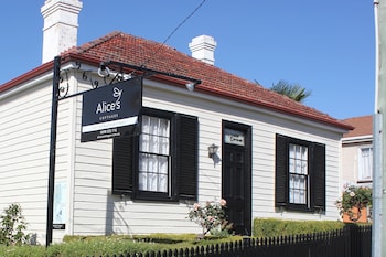 Alice S Cottages Deals Reviews Launceston Aus Wotif