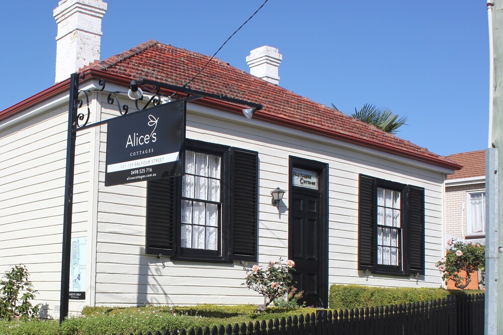 Alice S Cottages Launceston Aus Best Price Guarantee Lastminute