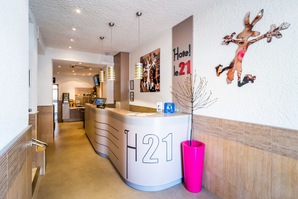 Hotel Le 21 in Saint-Raphaël, France