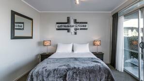 Iron/ironing board, free WiFi, linens