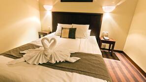 In-room safe, desk, soundproofing, free WiFi