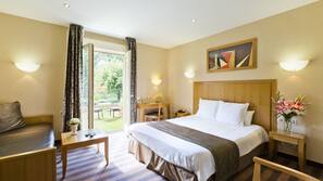 In-room safe, desk, soundproofing, free WiFi