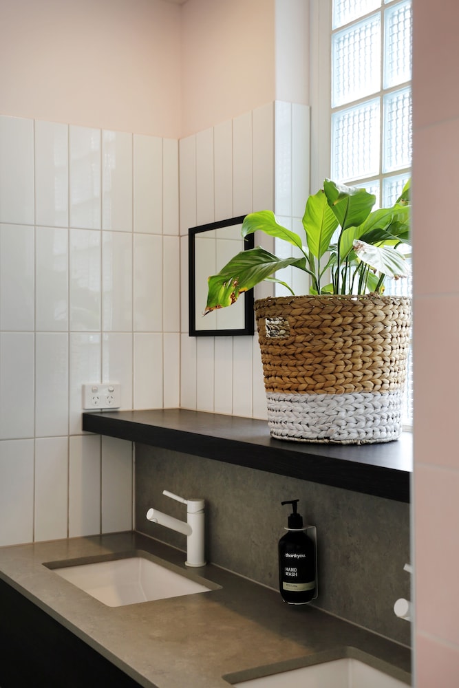 Bathroom, Stoke Beach House