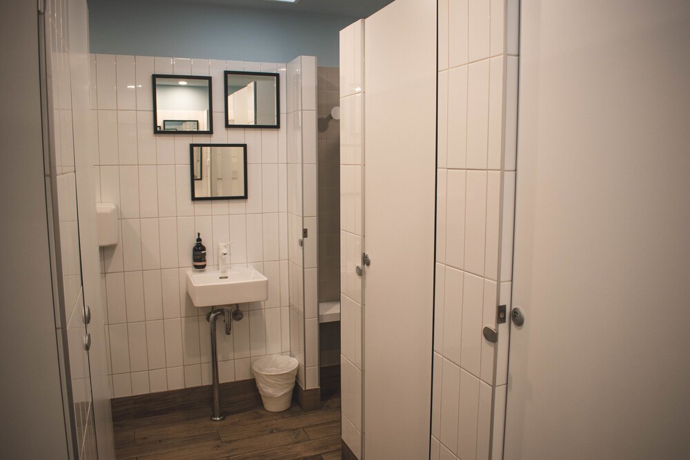 Bathroom, Stoke Beach House