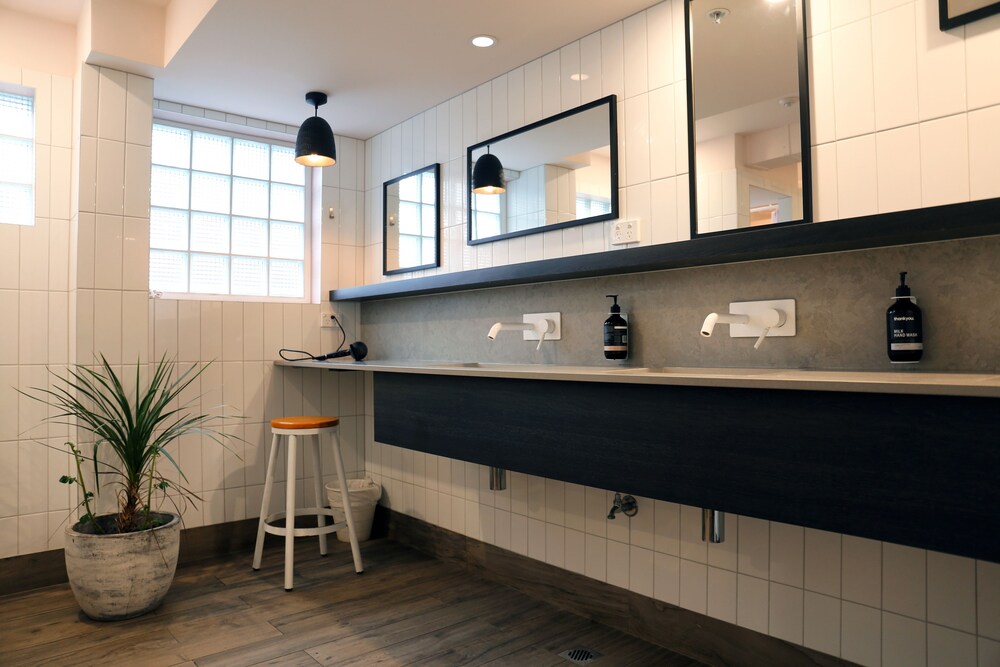 Bathroom, Stoke Beach House