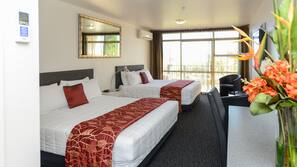 Premium bedding, minibar, iron/ironing board, free WiFi