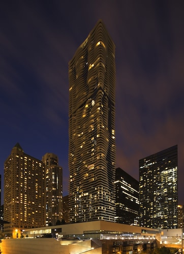 125 Downtown Chicago Hotels With A Jacuzzi Or Hot Tub In