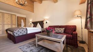 Hypo-allergenic bedding, in-room safe, desk, free WiFi