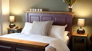 Egyptian cotton sheets, individually decorated, desk, iron/ironing board