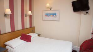 Iron/ironing board, linens