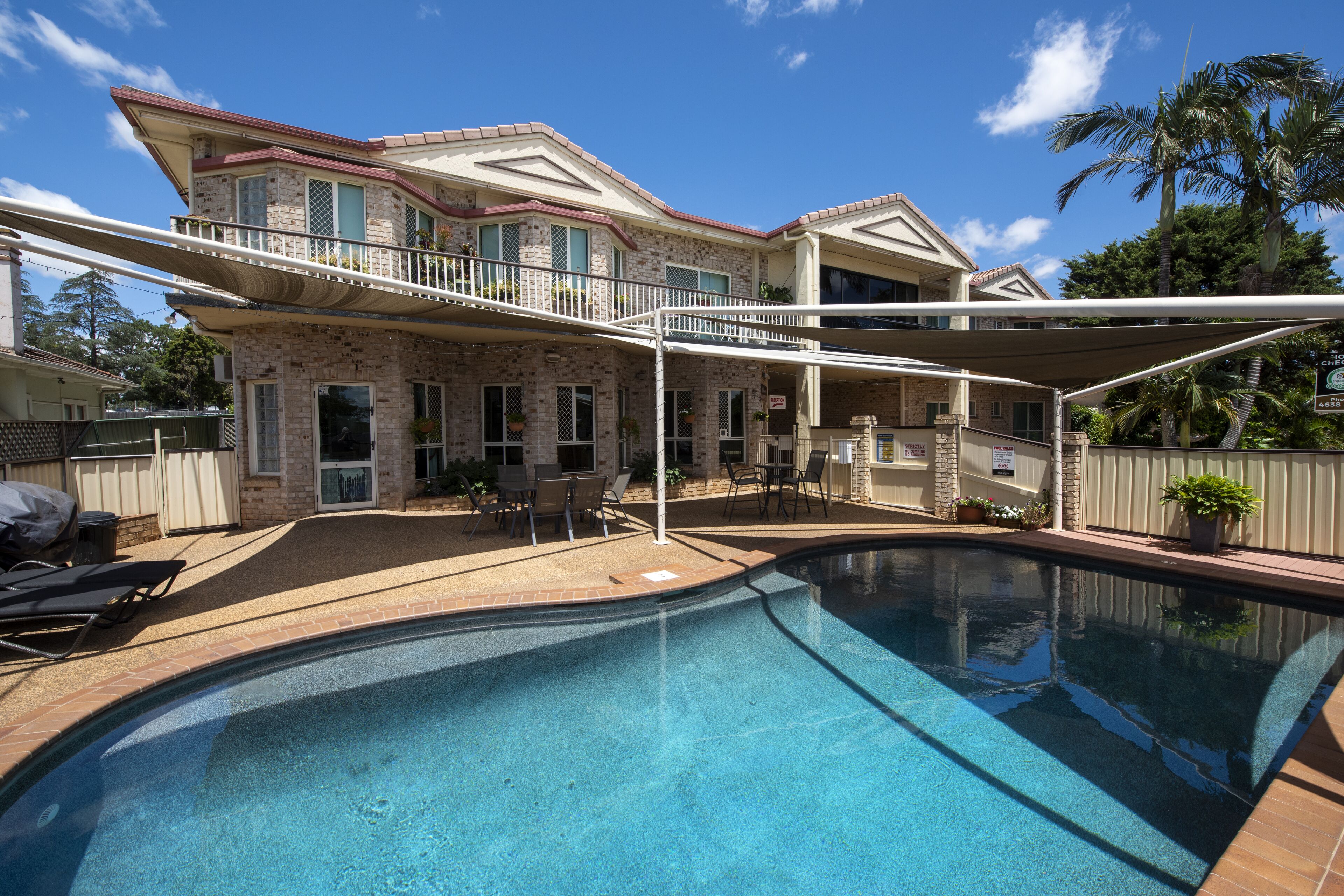 Highlander Motor Inn & Apartments