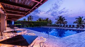Piscina all'aperto, con ingresso dalle 8:00 alle 20:00, lettini