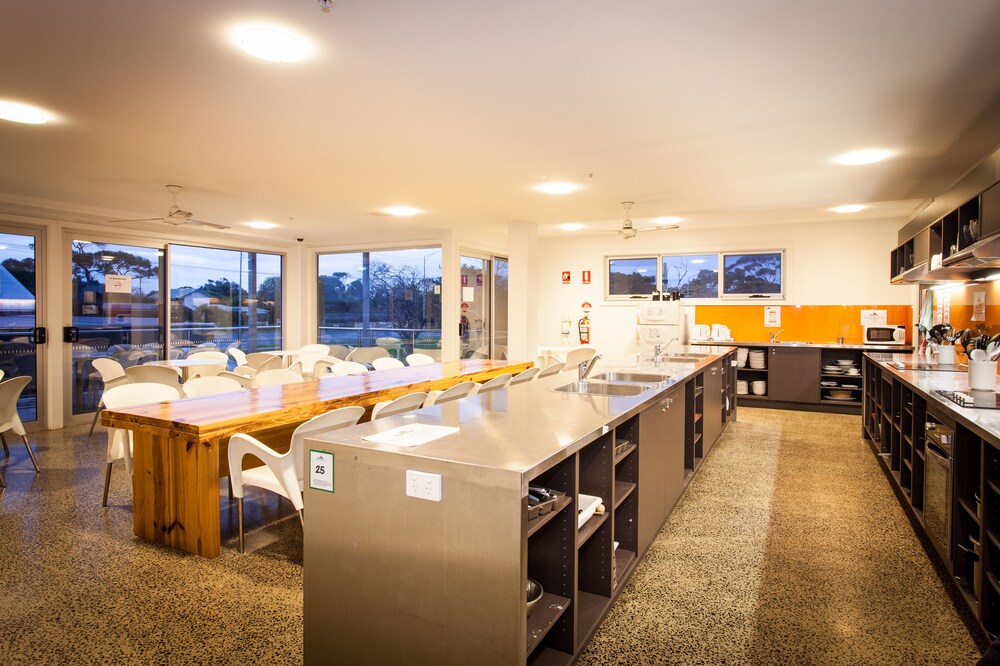 The Island Accommodation - Hostel
