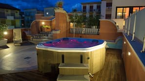 Outdoor spa bath