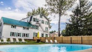 Outdoor pool, open 10 AM to 8 PM, sun loungers