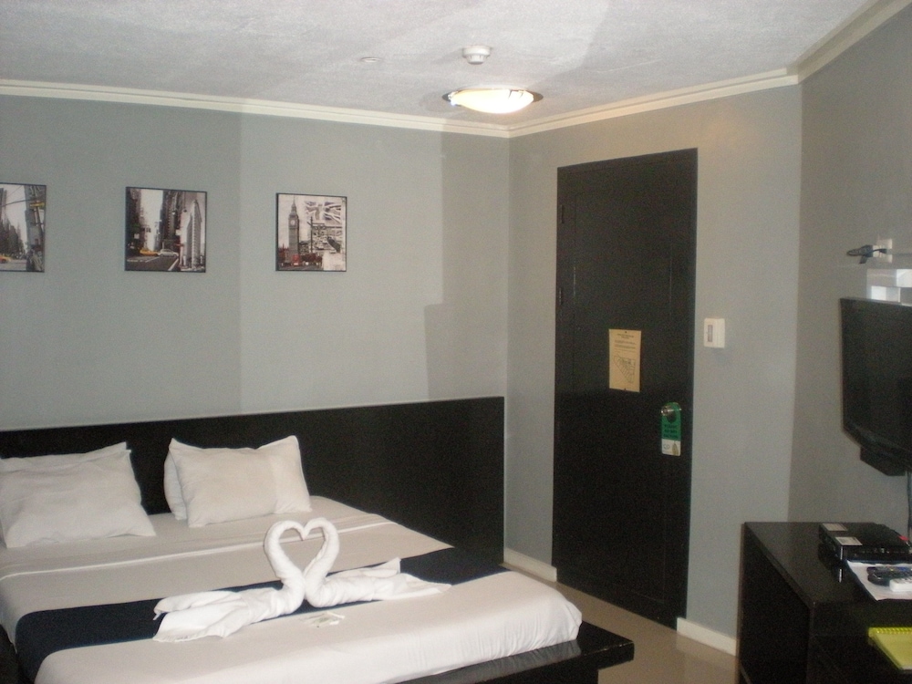 Richmond Plaza Hotel: 2019 Room Prices $18, Deals & Reviews | Expedia