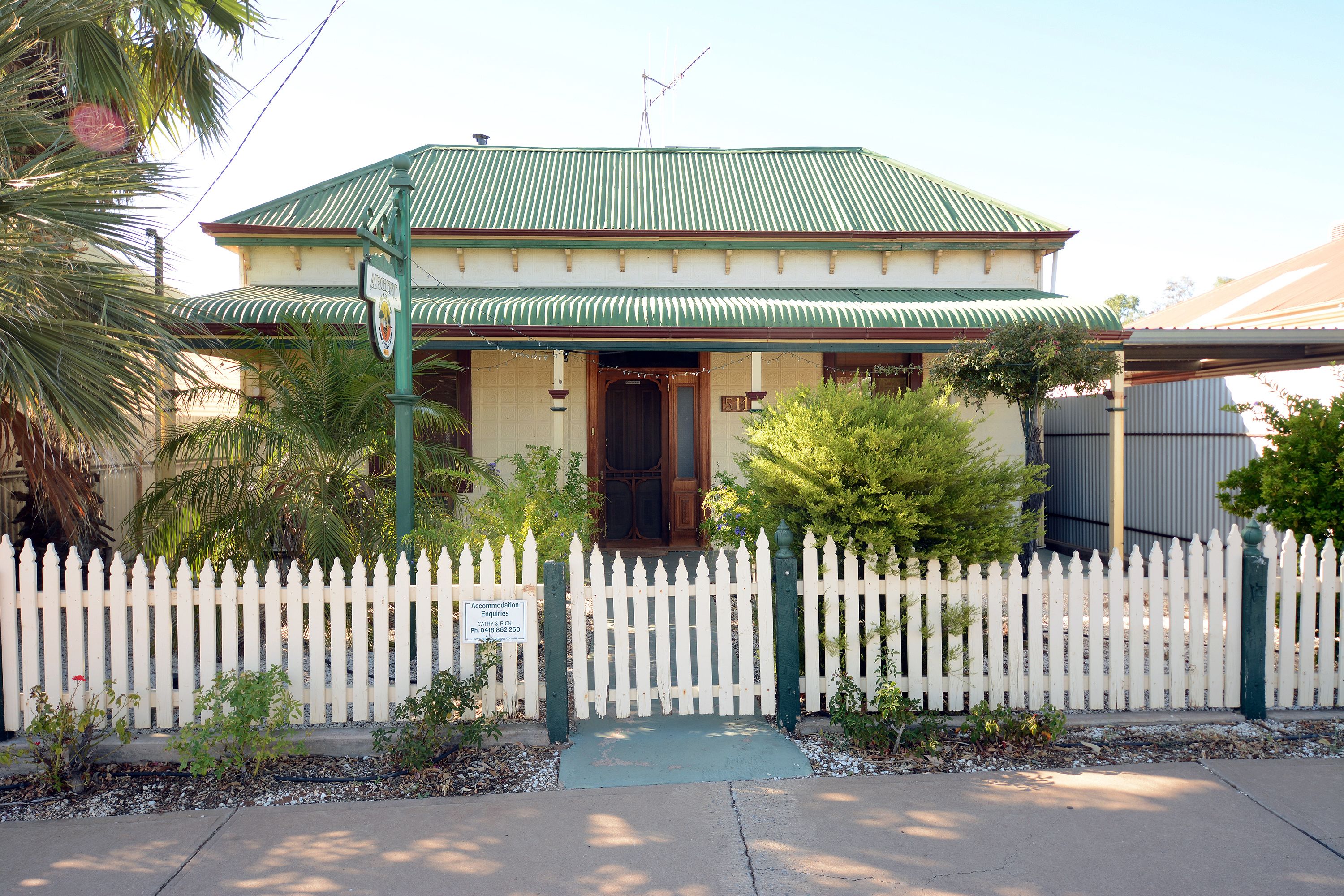 Emaroo Cottages Broken Hill