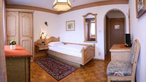 Down comforters, in-room safe, desk, blackout drapes