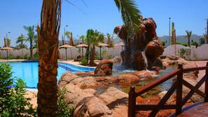 2 piscine all'aperto