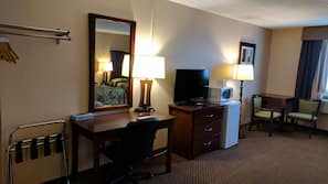 Premium bedding, desk, iron/ironing board, free WiFi