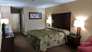 Premium bedding, desk, iron/ironing board, free WiFi