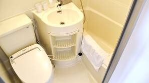 浴缸連淋浴設備、免費浴室用品、風筒、拖鞋