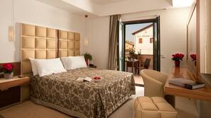 Premium bedding, in-room safe, free WiFi, wheelchair access