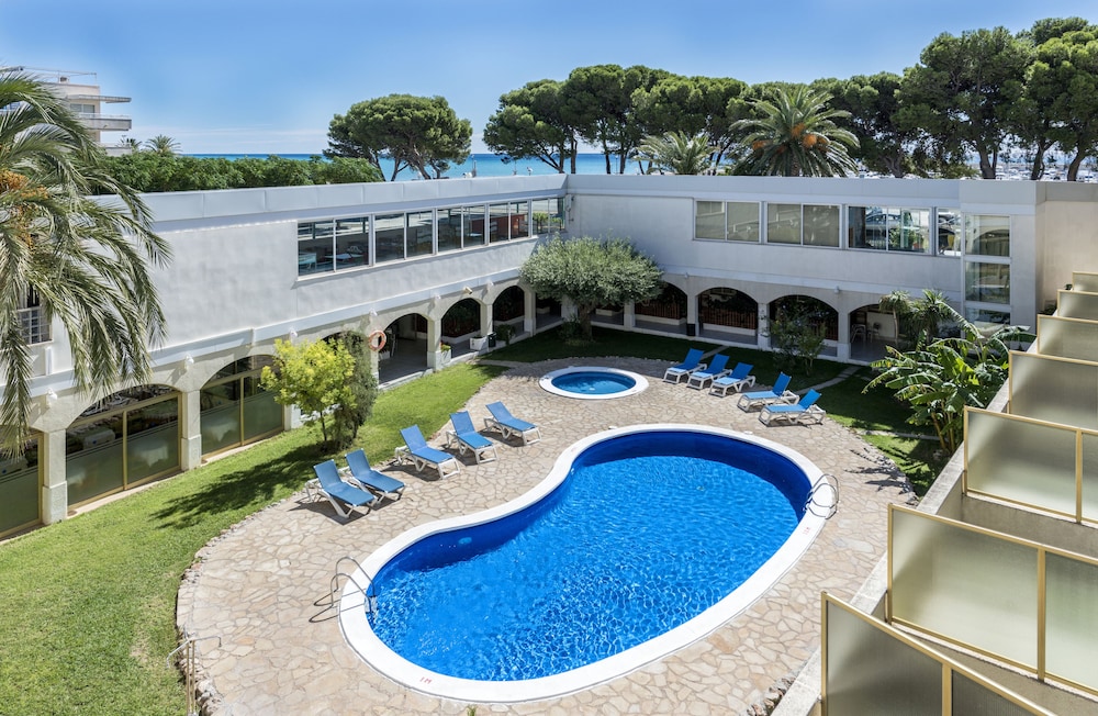 4R Hotel Meridià Mar in Hospitalet de L'Infant, Spain