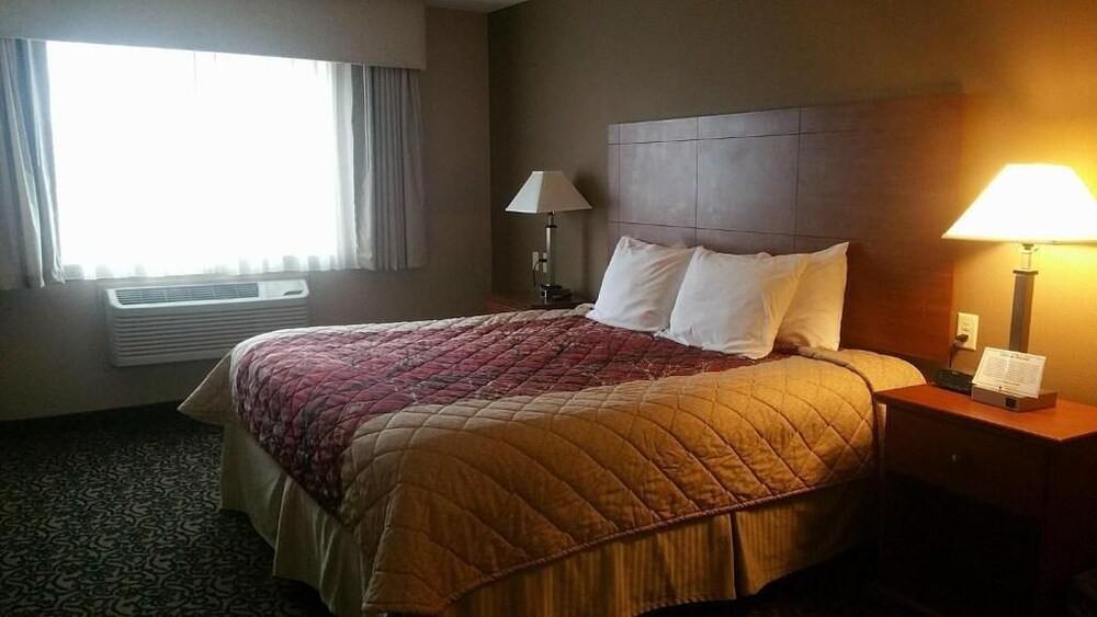 Canby Inn And Suites