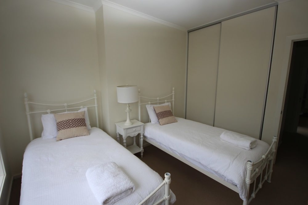 Room, Wallaroo Marina Apartments