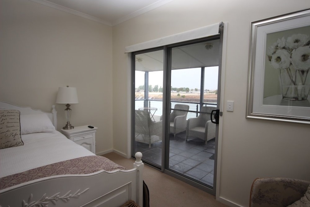 Room, Wallaroo Marina Apartments