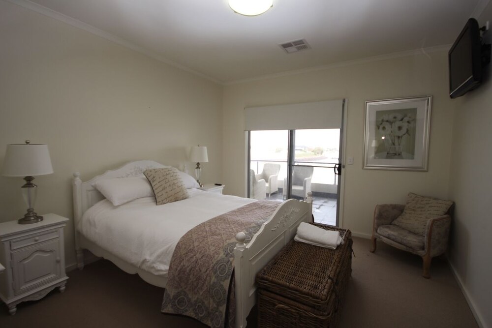 Room, Wallaroo Marina Apartments