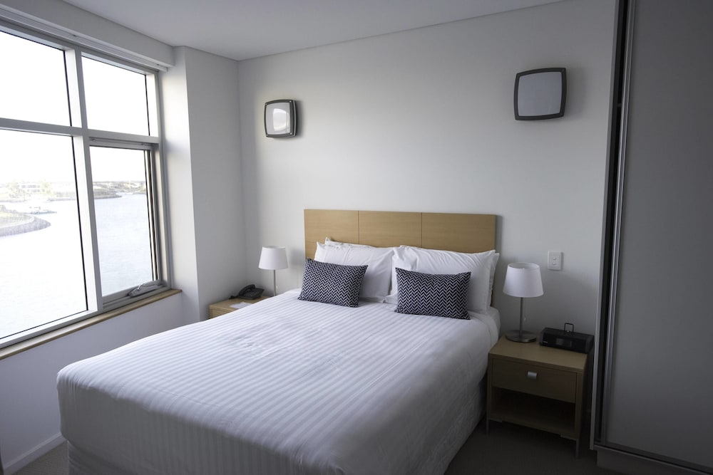 Room, Wallaroo Marina Apartments