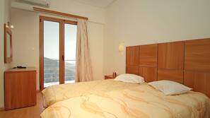 Egyptian cotton sheets, premium bedding, minibar, in-room safe