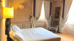 Biancheria da letto di alta qualità, copriletto in piuma, minibar