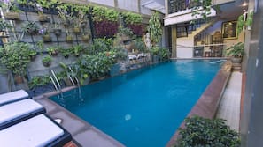 2 outdoor pools, pool loungers