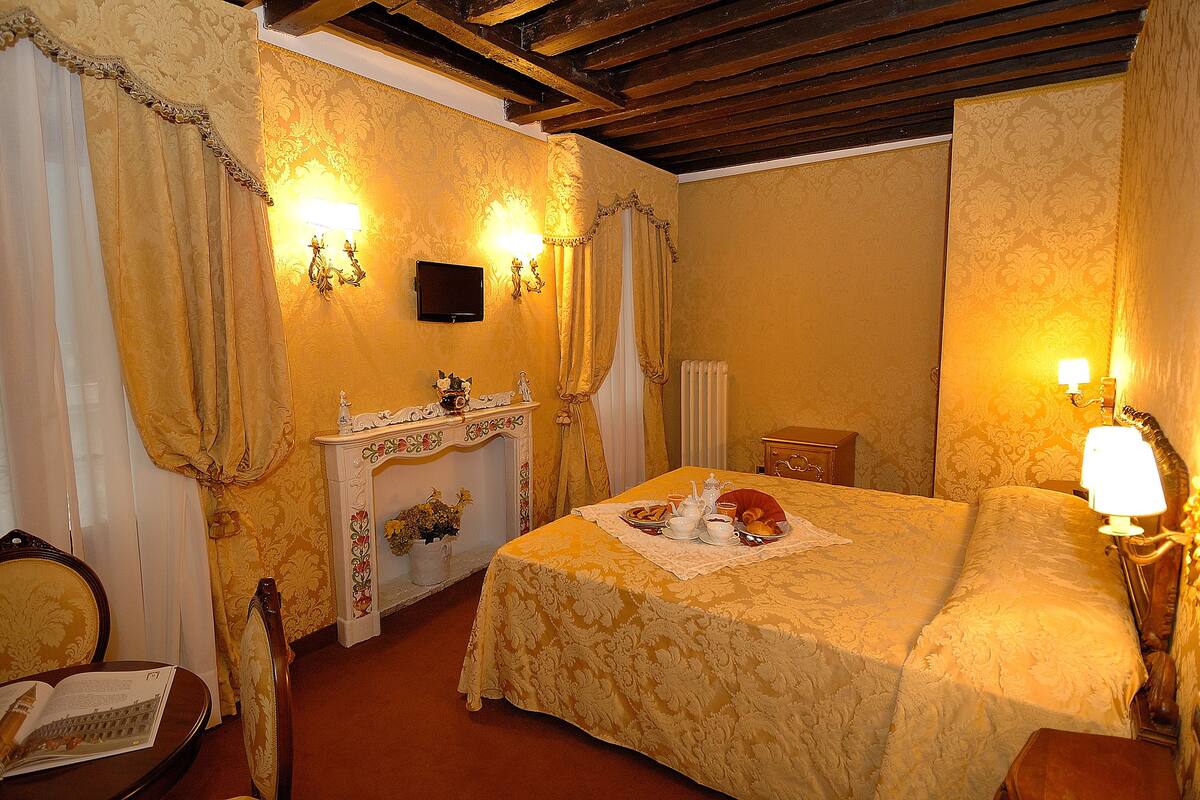 Residenza La Loggia In Venice Italy Expedia