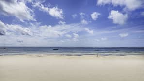 Plage privée, serviettes de plage, bar de plage