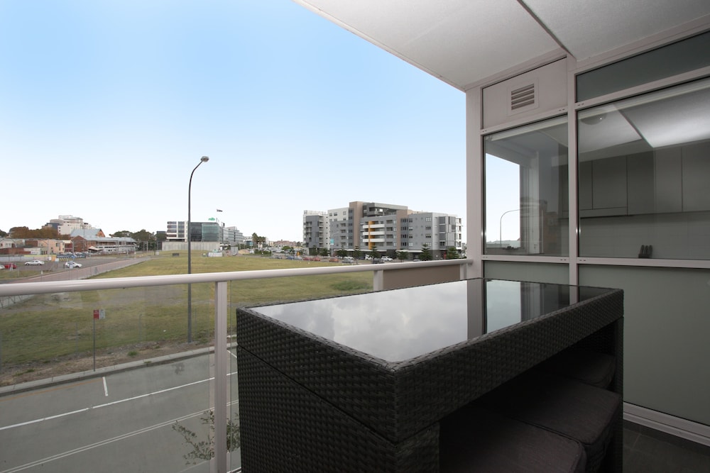 Honeysuckle Executive Apartments AU182 Deals & Reviews (Newcastle