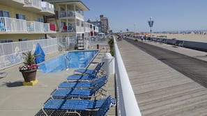 2 outdoor pools