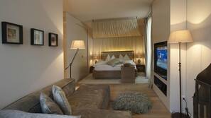 Minibar, coffre-forts dans les chambres, bureau