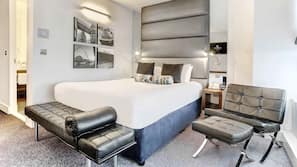 Pillowtop beds, in-room safe, desk, blackout drapes